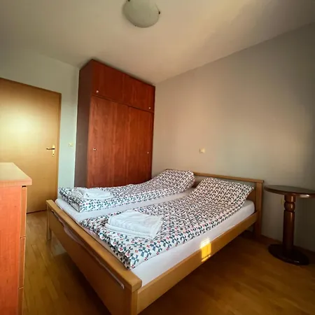Cozy, Modern In The Center Of The City! Apartment
