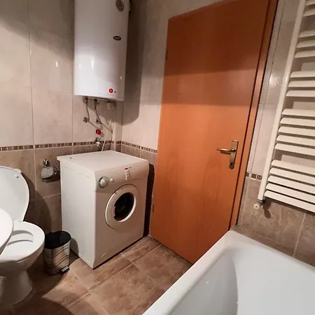 Cozy, Modern In The Center Of The City! Apartment *