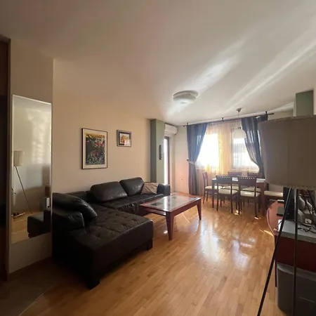 Apartment Cozy, Modern In The Center Of The City!