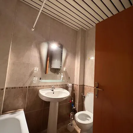 Cozy, Modern In The Center Of The City! Apartment *