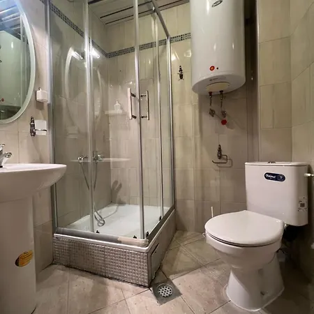 Cozy, Modern In The Center Of The City! Apartment *